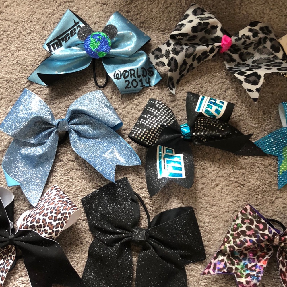15 Cheer Bows - Picture 2 of 5